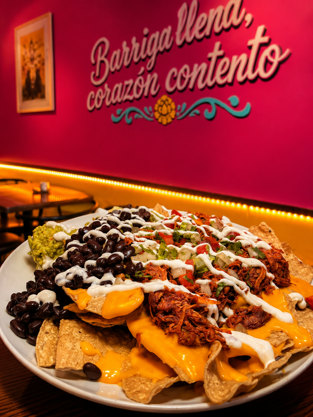 Home Nachos Cempazúchitl con frijoles, queso y pico de gallo